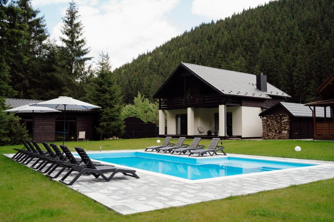 Berghaus Bukovel Villa Екстериор снимка